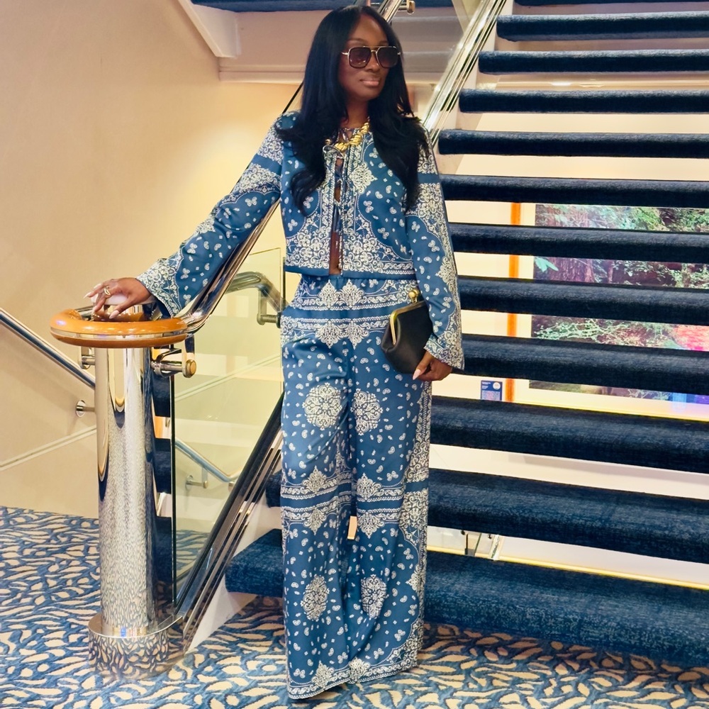 Gianni Bini Blue bandanna print top and pants